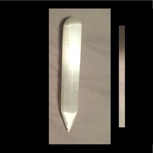 Smoothed natural gem